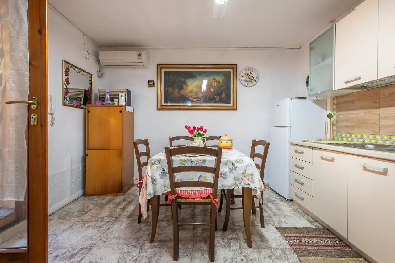 Villa Gianna - Appartamento Renato 콰르투 산텔레나